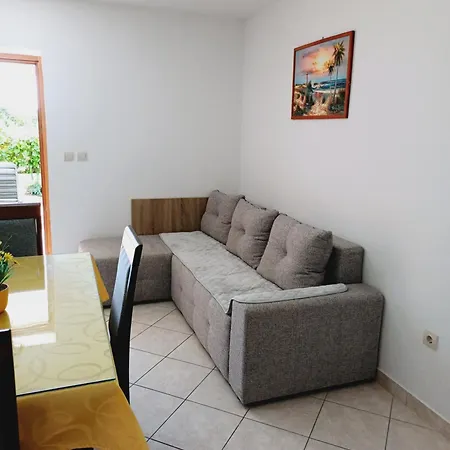 Jure Miljak Apartment Podstrana